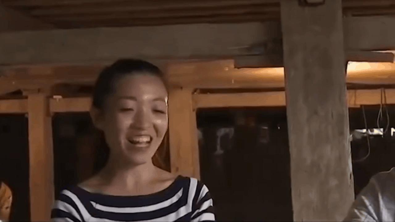 19岁女大学生深夜做“生意”,一年替父还债200万,成千万富婆