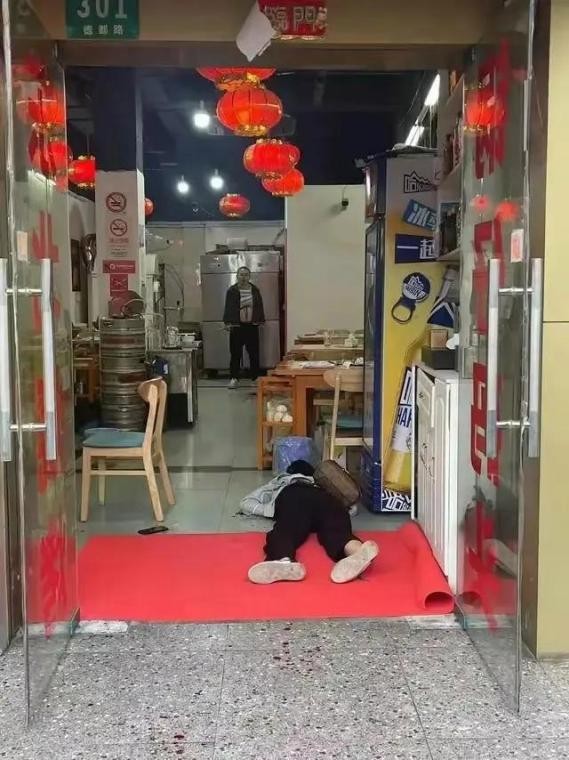 上海租客砍死女房东,上海女房东被租客砍死出殡