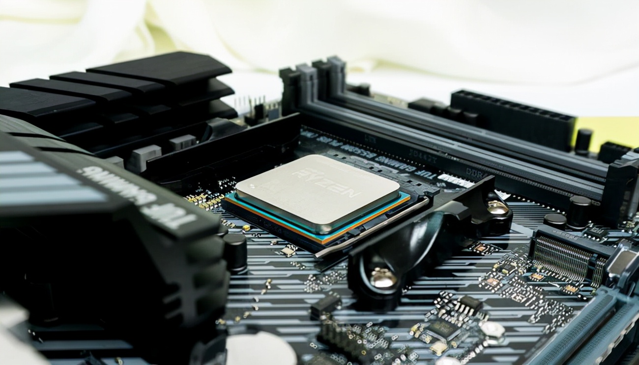 amd锐龙5800x对比英特尔,英特尔12600k和1660kf区别