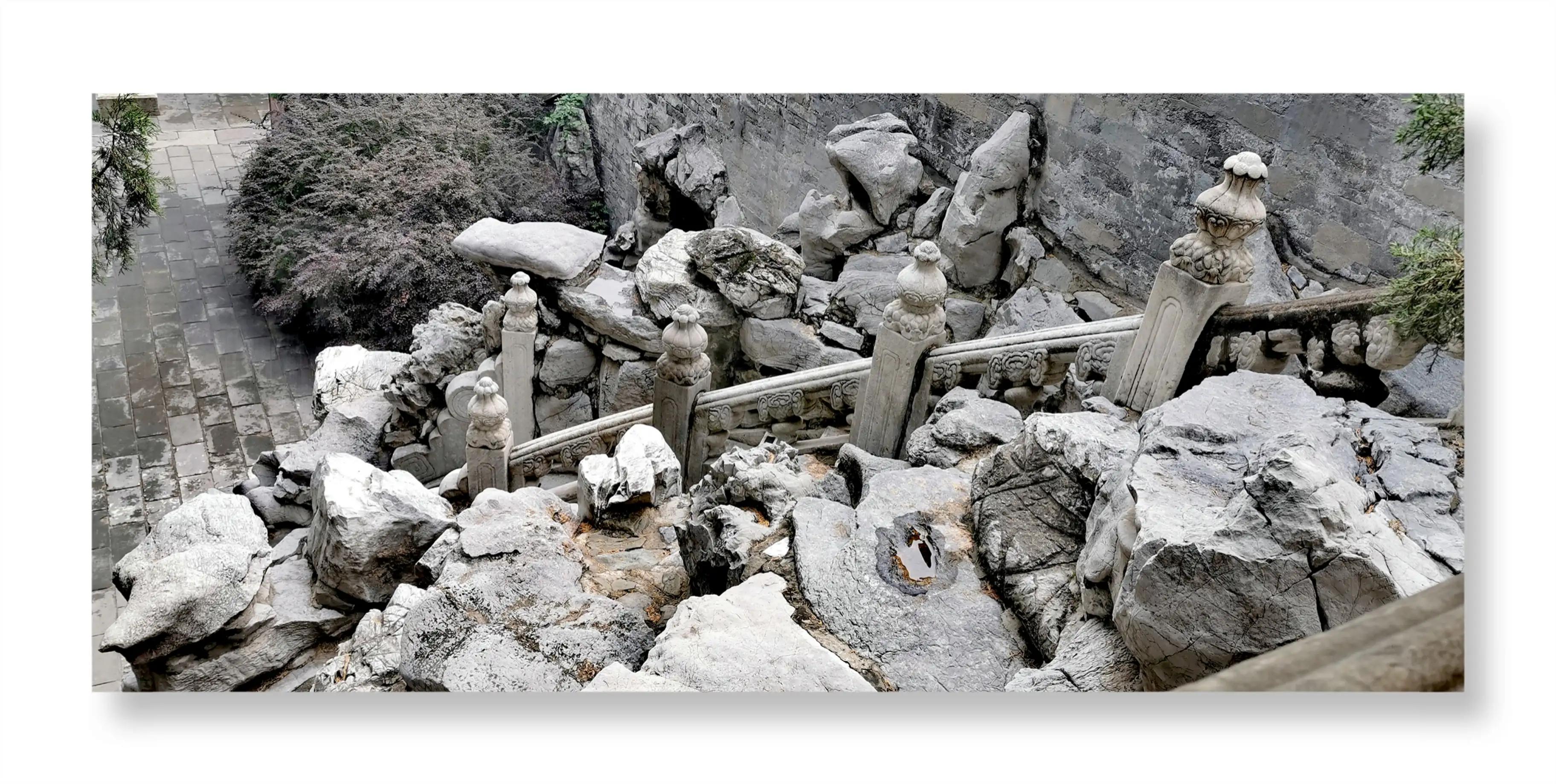 白塔寺是在北海公园里面吗,白塔寺是北海的白塔吗