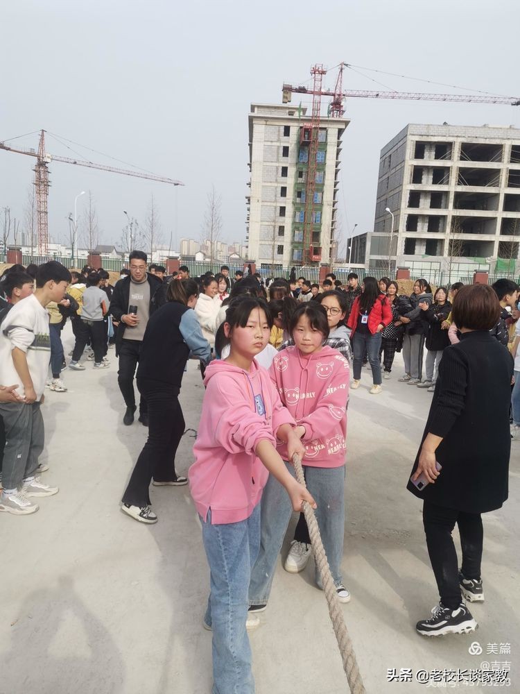 学校拔河比赛点面结合,学校拔河比赛精彩瞬间