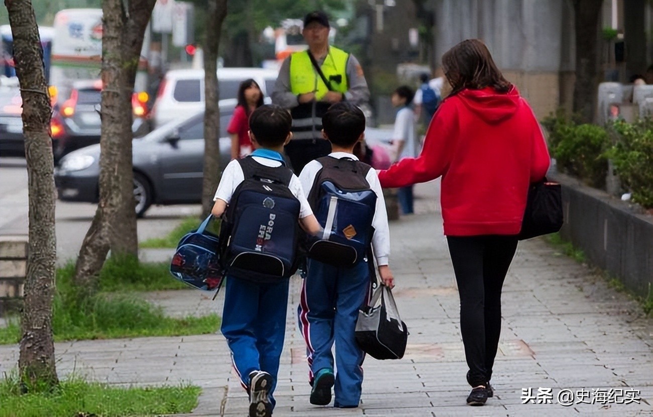 高校军训女生跳舞引争议当事人,高校女生跳舞被批判