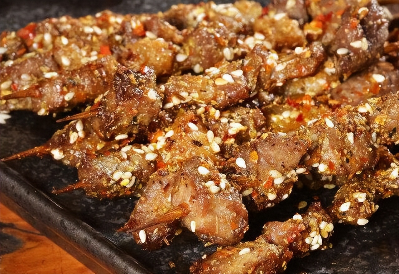 开烧烤店怎么最快赚钱,小县城开烧烤店赚钱吗