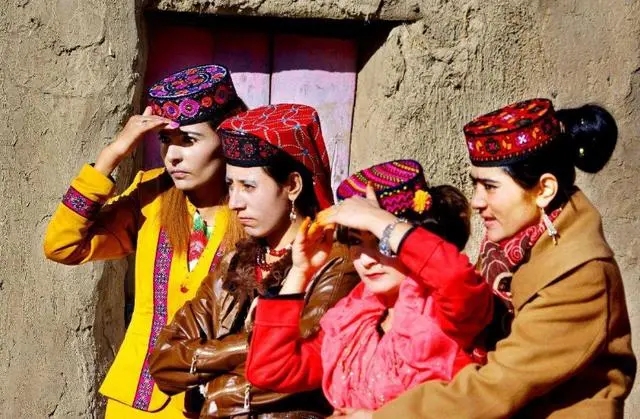 为什么*疆新**女子很少嫁到内地，本地姑娘说了大实话，确实很尴尬！