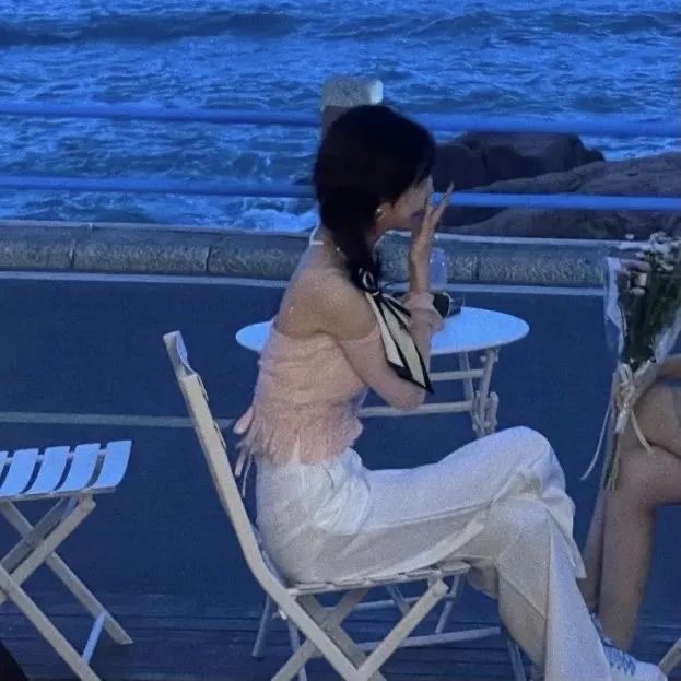 闺蜜头像一左一右真人可爱姐妹,情侣头像和闺蜜头像连在一起的