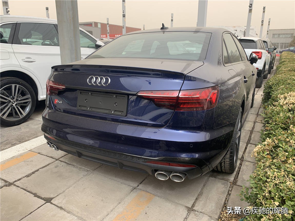 奥迪s4高配落地多少钱,奥迪s42023款落地价油耗