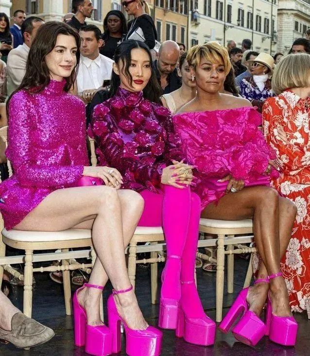 女明星为什么忍痛穿尖头高跟鞋,女明星穿超高防水台高跟鞋