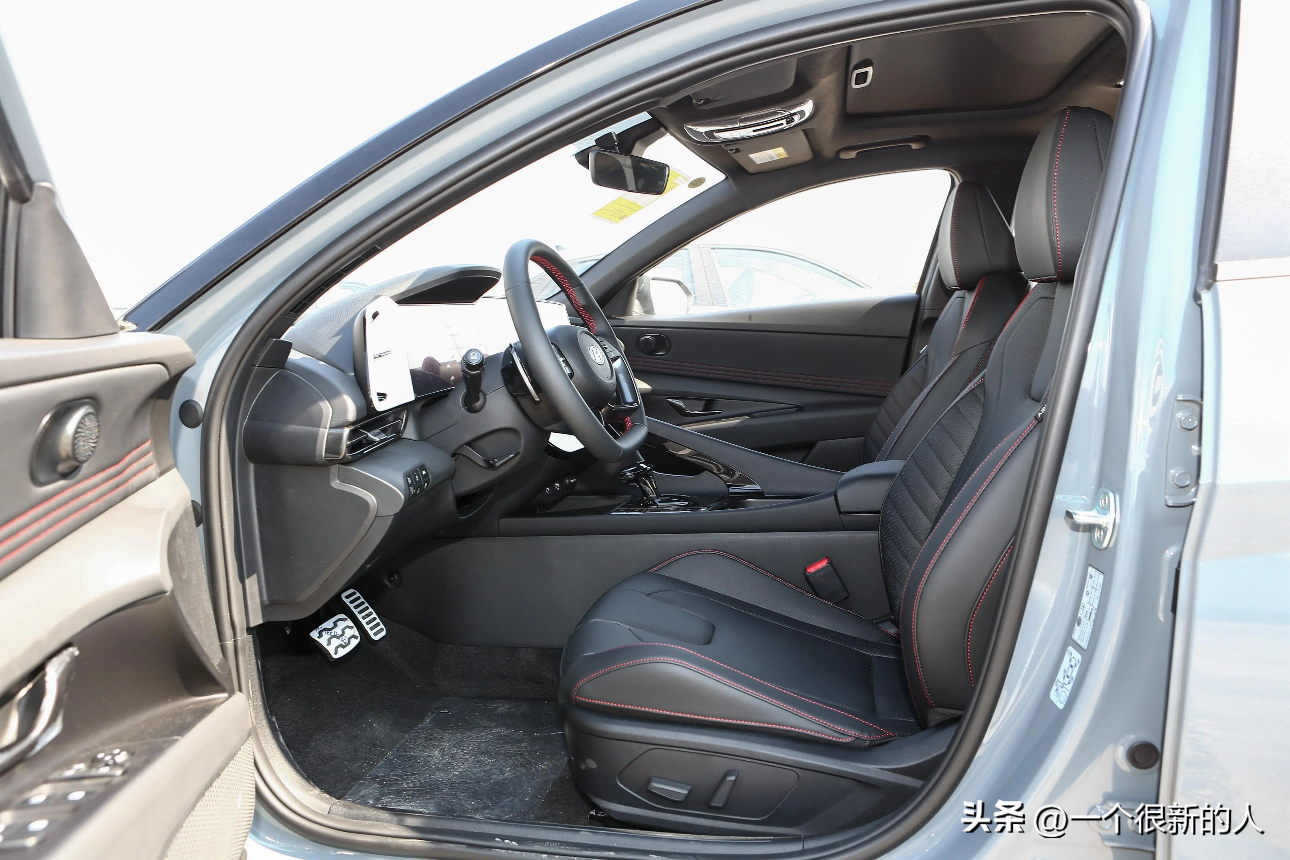 第7代伊兰特最新款有几种配置,12万左右买什么车第七代伊兰特