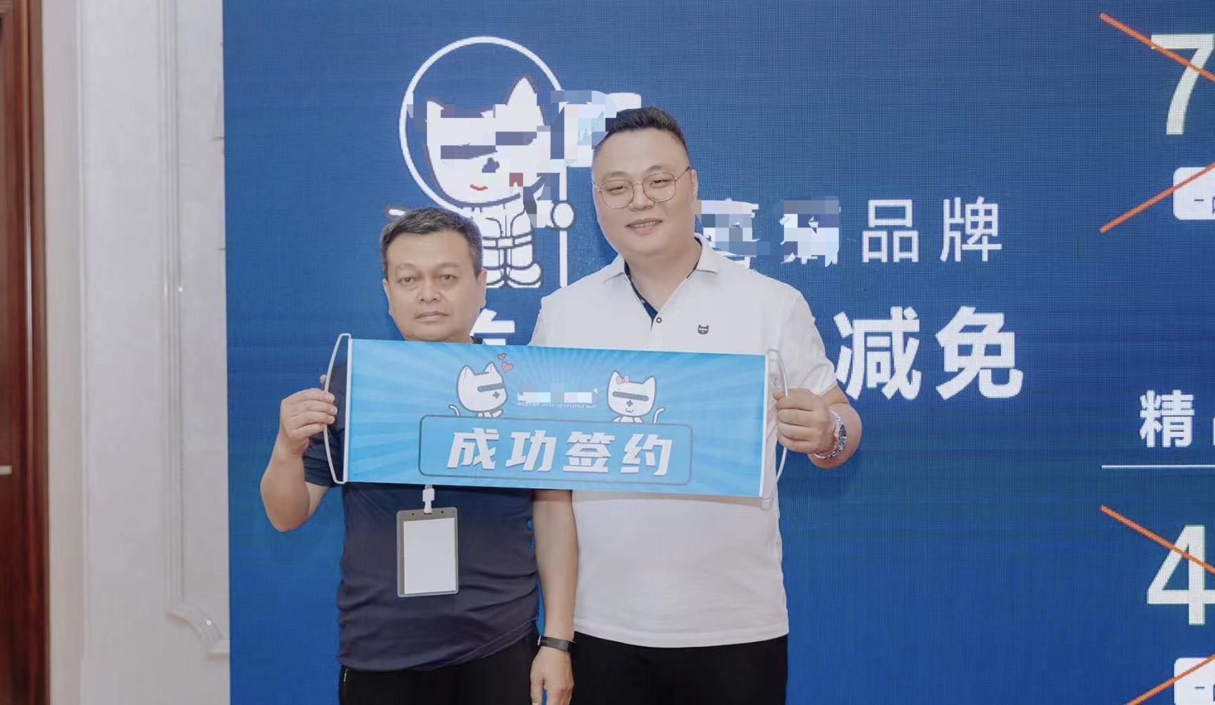 用10万开个餐饮店,用10万开一家服装店