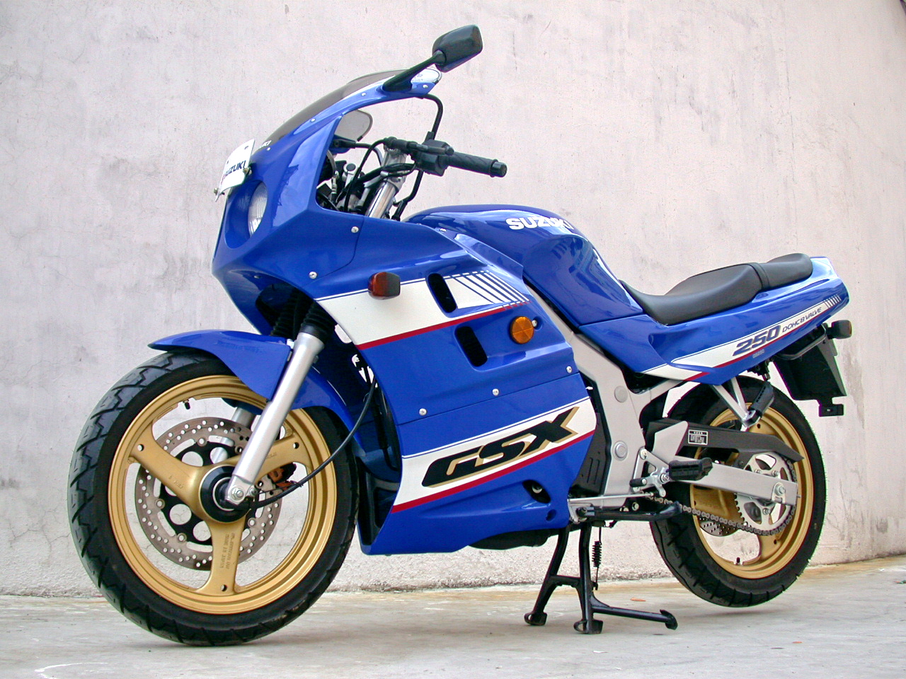 suzuki摩托车gsx250r仪表展示,机车suzukigsx450多少钱几缸