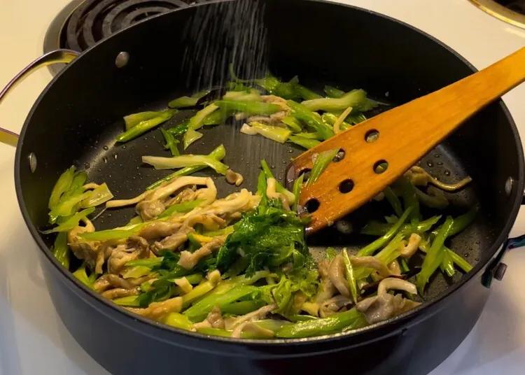 这5种绿叶菜，比牛奶含钙高，每天吃一把，全家老小钙都补足了