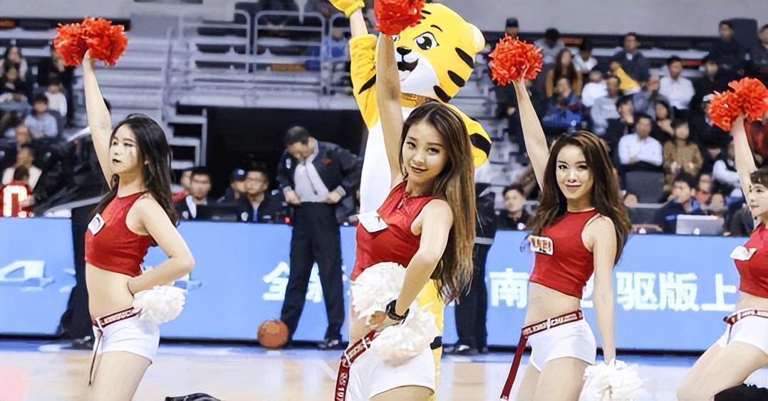 宋小粤和黄逸辉,cba啦啦队黄逸辉vs宋小粤