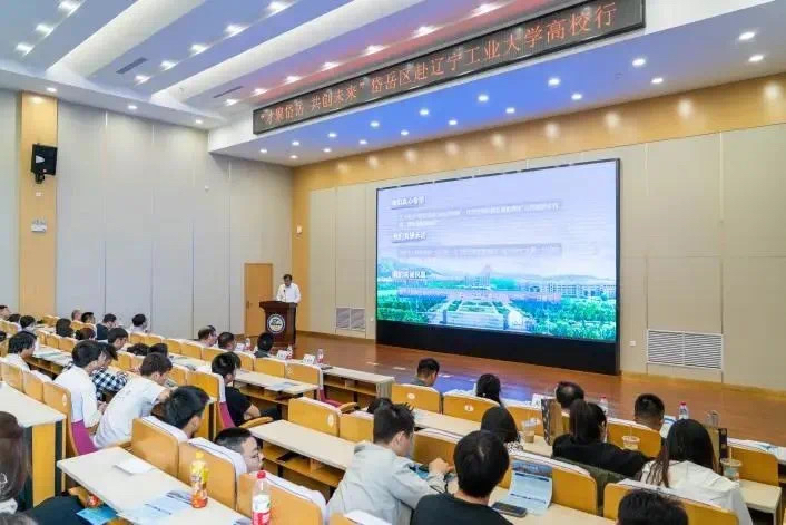 10场“高校行”活动达成初步就业意向1430余人*安泰**岱岳区实现企业与青年人才的“双向奔赴”