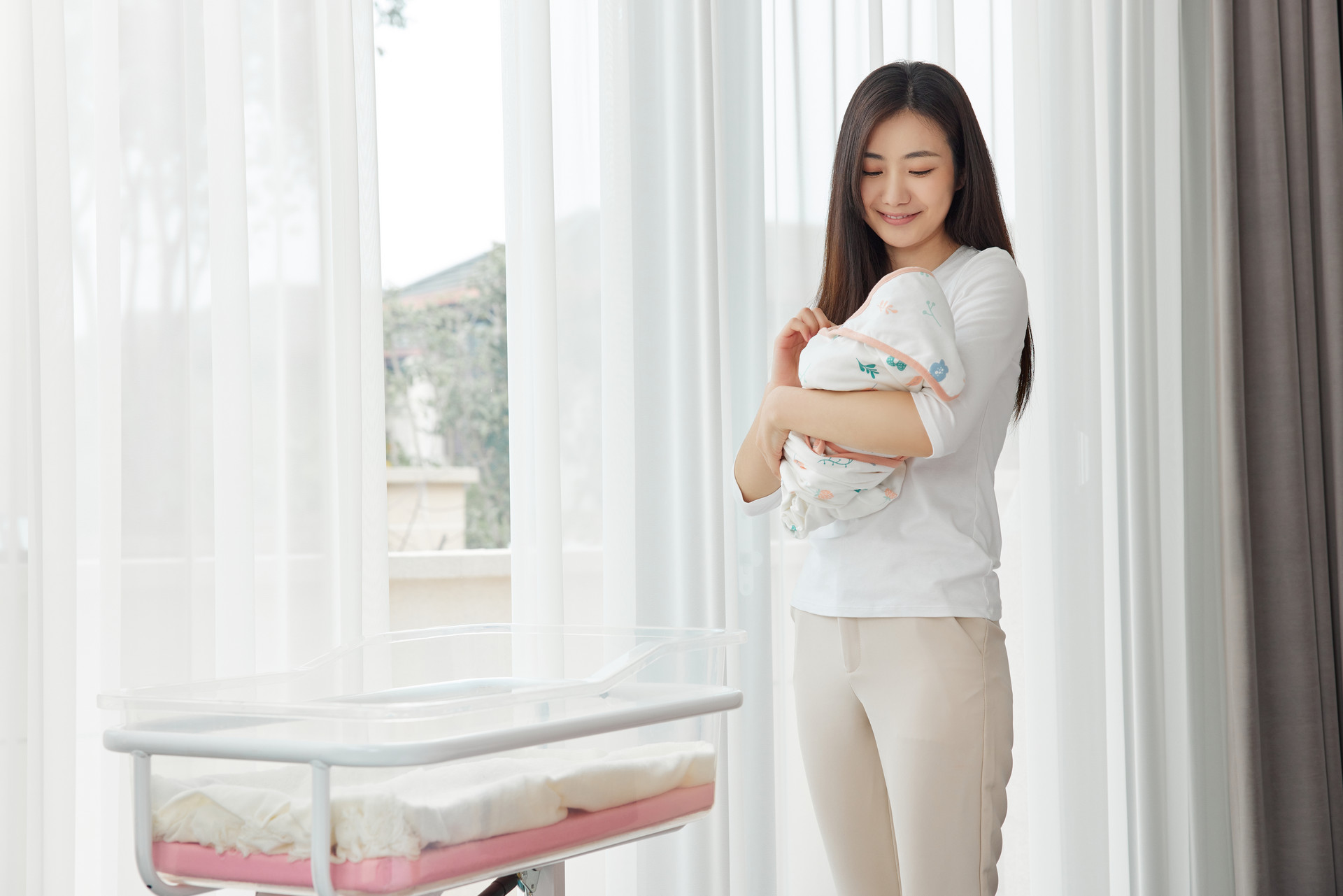 月子期间开风扇好还是开空调,坐月子开风扇好还是开空调好