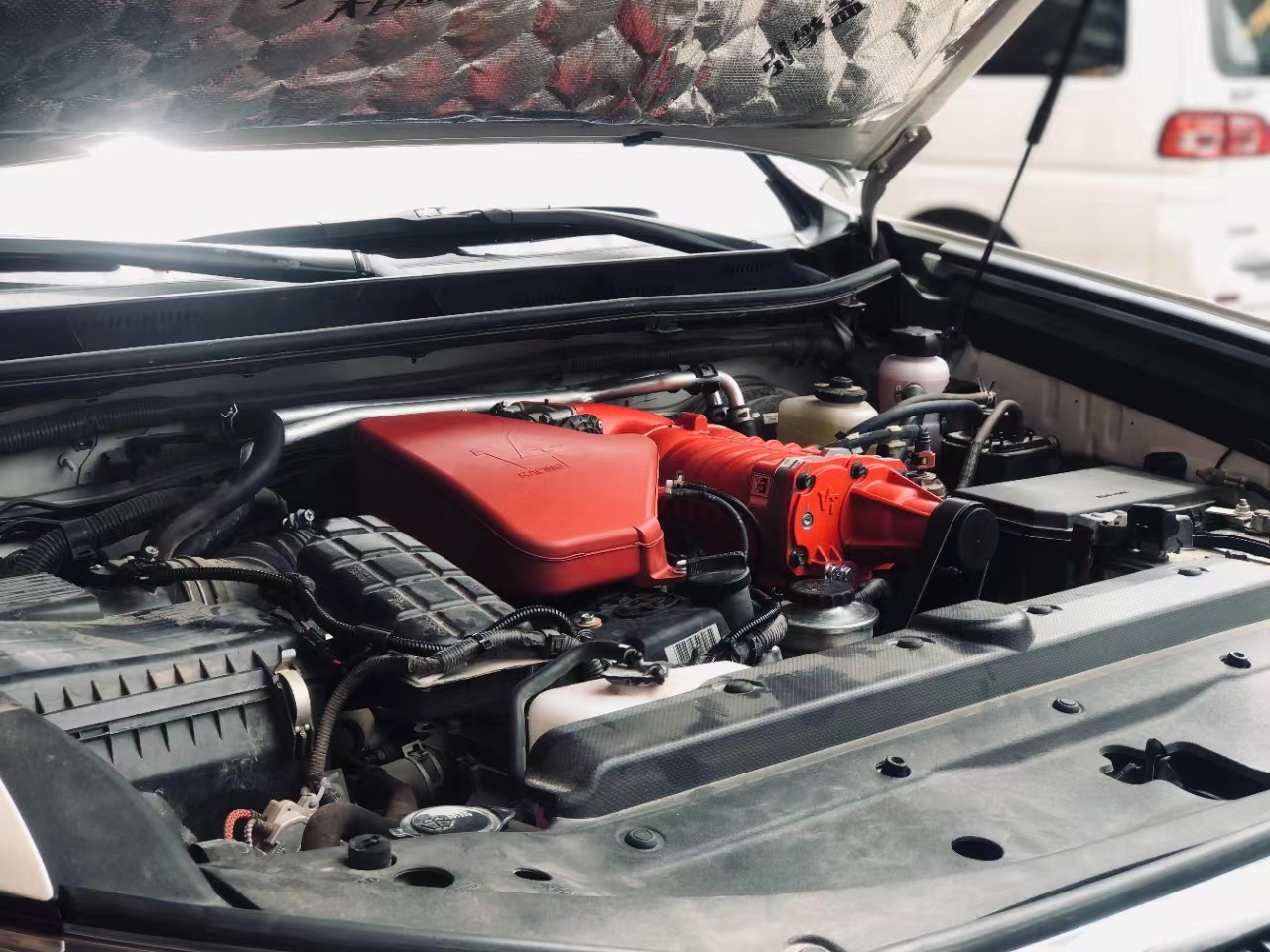 新款普拉多3.5底挂版本,普拉多机械增压匠神和vt哪个好