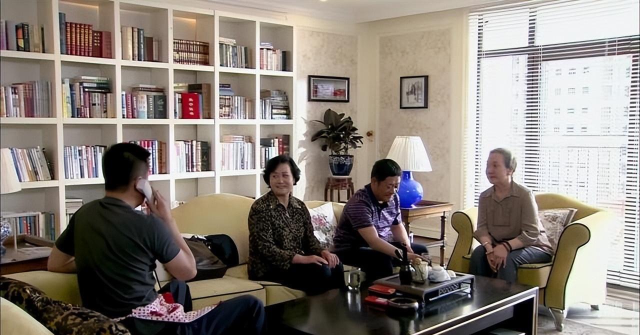 儿媳眨眼逼我说退休金只有3000，亲家跟我不一样