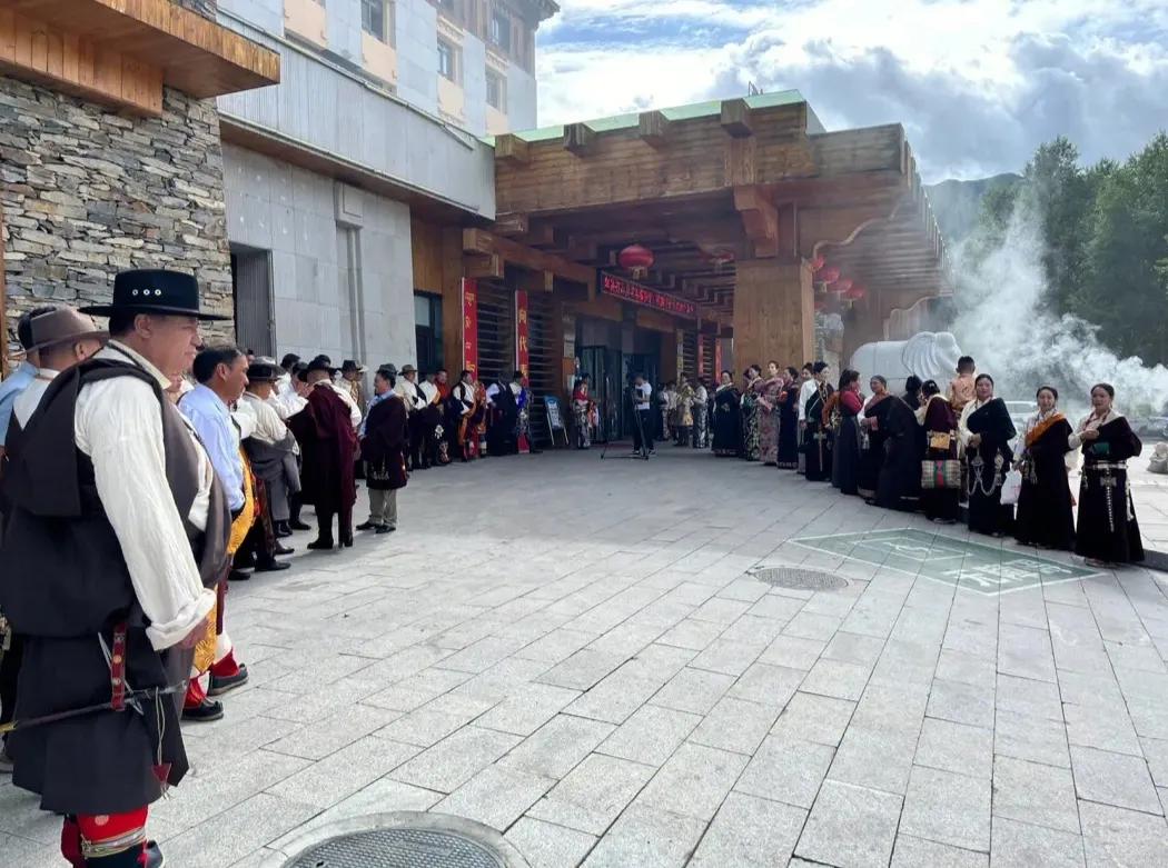 藏族姑娘为什么成摩梭人,藏族姑娘为什么很少嫁内地