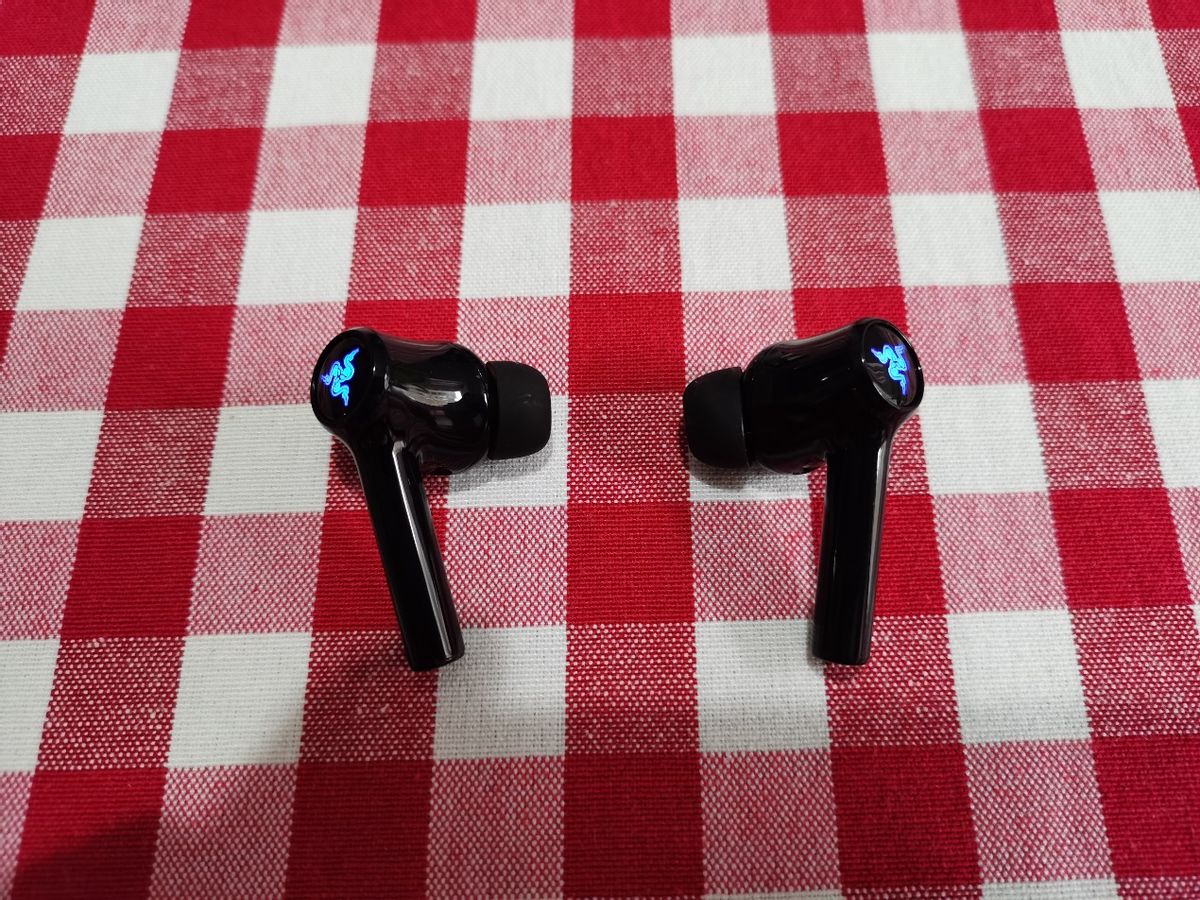 雷蛇战锤狂鲨一代无线耳机怎么样,雷蛇战锤狂鲨v2对比苹果耳机