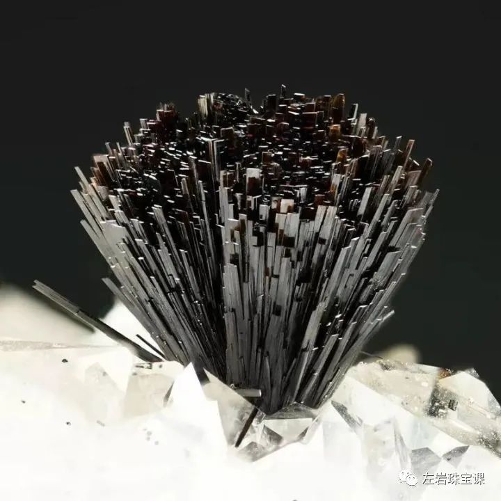 左岩的最新图片,真正的超七水晶是什么样