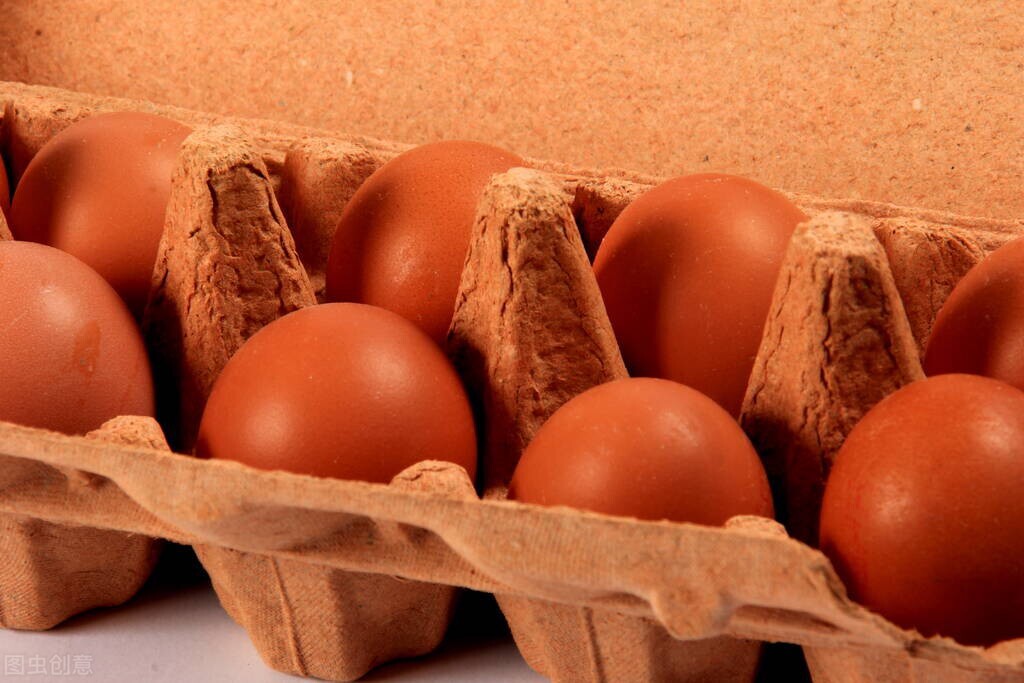 鸡蛋万万不可直接放冰箱,跟养鸡大妈偷学绝招,鸡蛋常放常新鲜