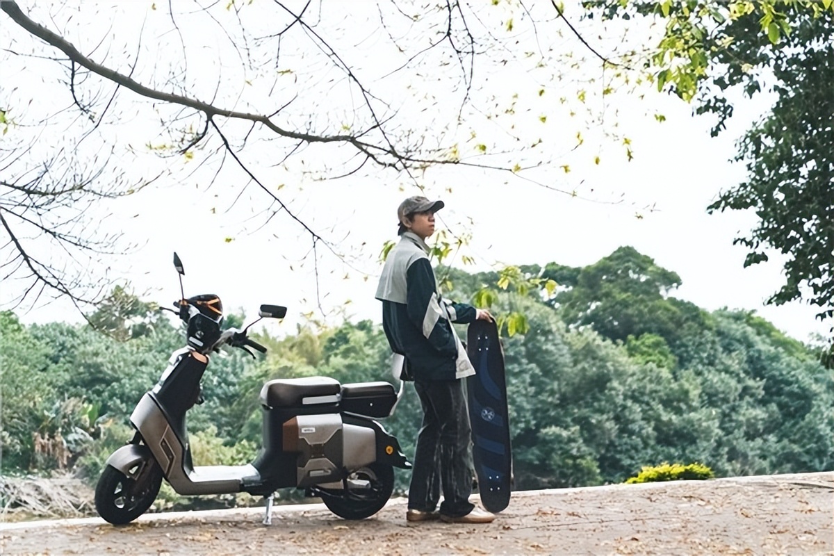 顶尖技术+绝美颜值，试骑小刀航天动力系朋克，骑上秒变酷boy！