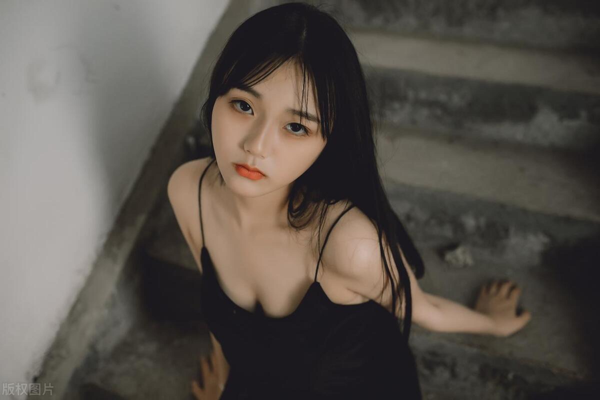 我22岁，上课*处私**痒的厉害，挠了几下，同桌看见，说我发春