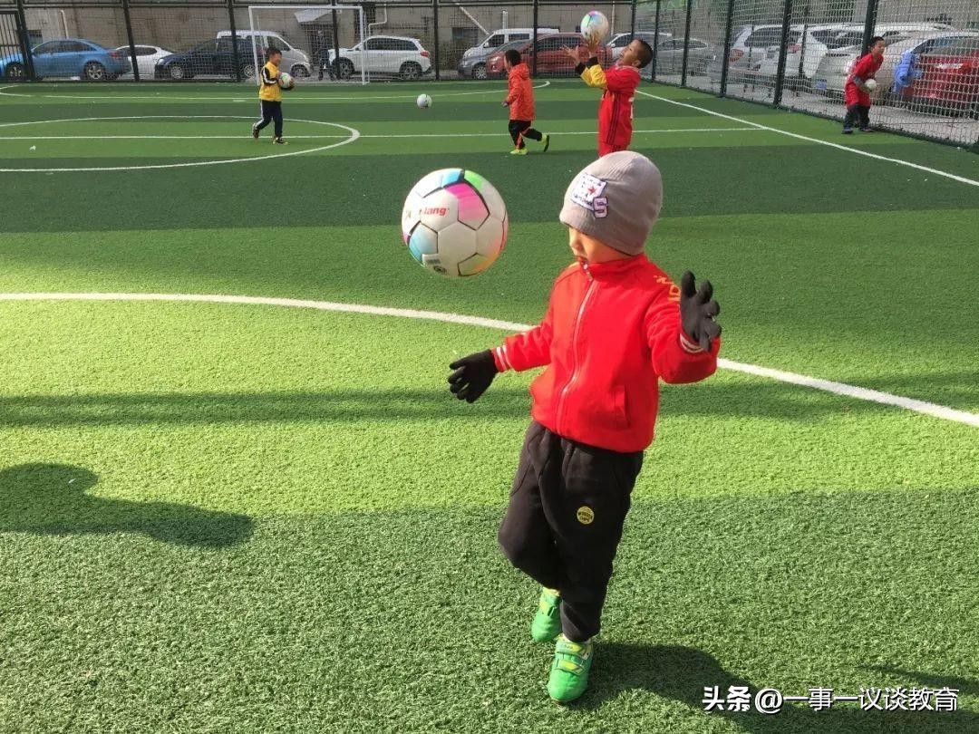 熬夜看球的小孩,熬夜看球的男孩