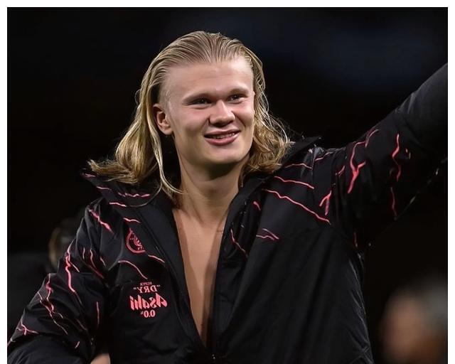 哈兰德帅气进球,哈兰德曼城首秀