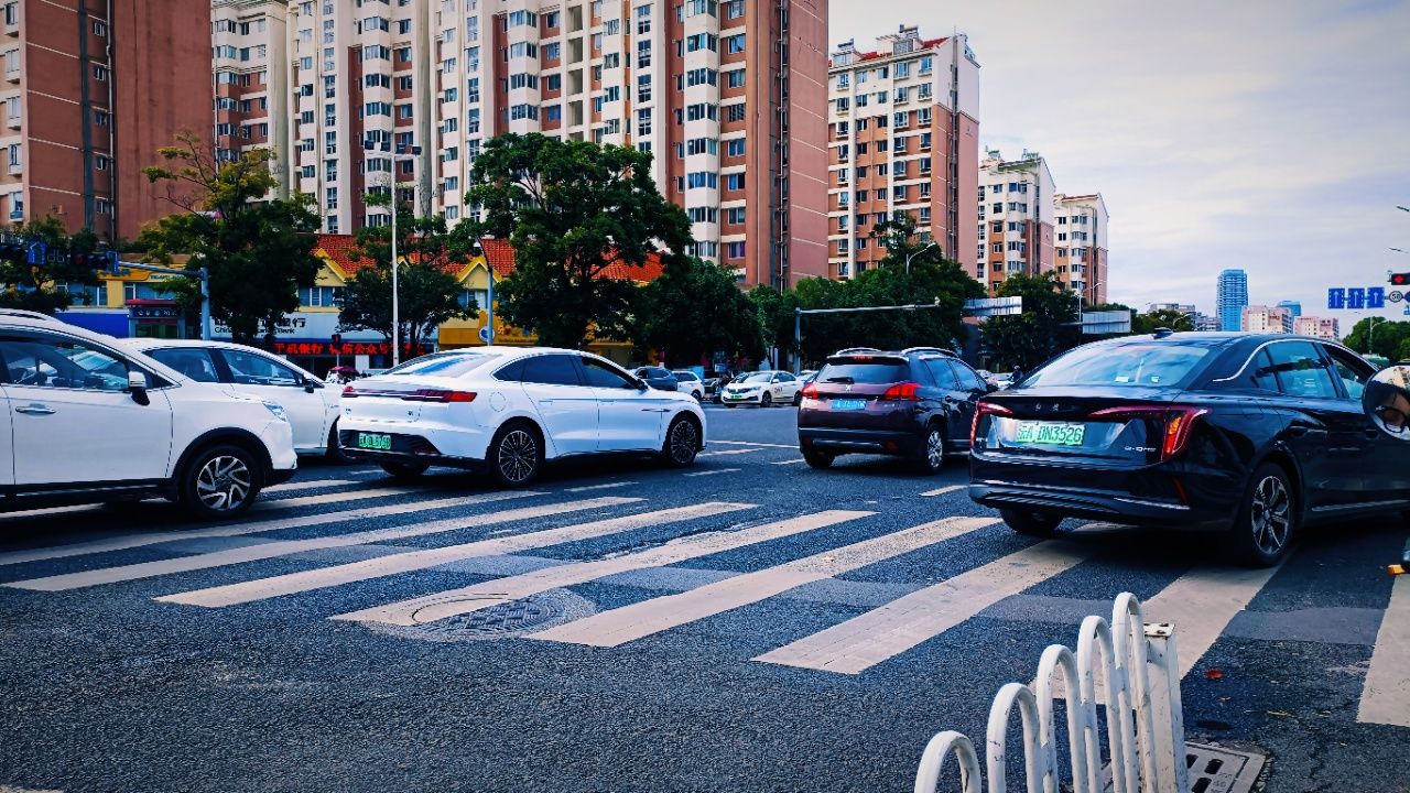 城市代步车宏光mini,电动汽车五菱宏光mini优缺点