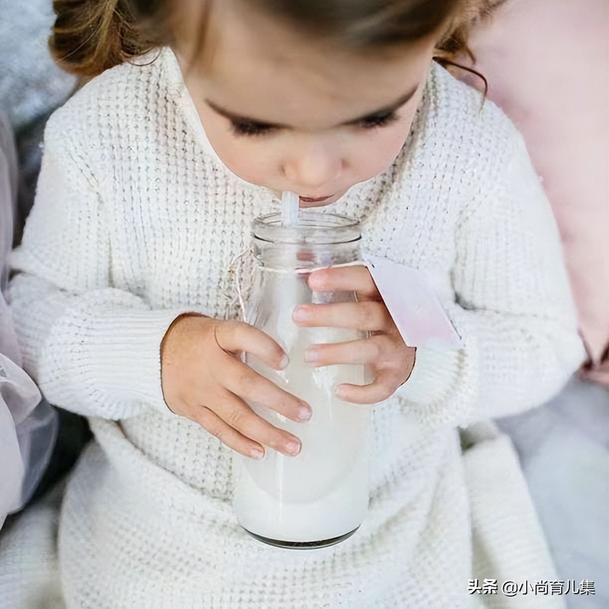 6岁男孩喝纯牛奶还是配方奶粉,2岁宝宝鲜牛奶和配方奶粉哪个好