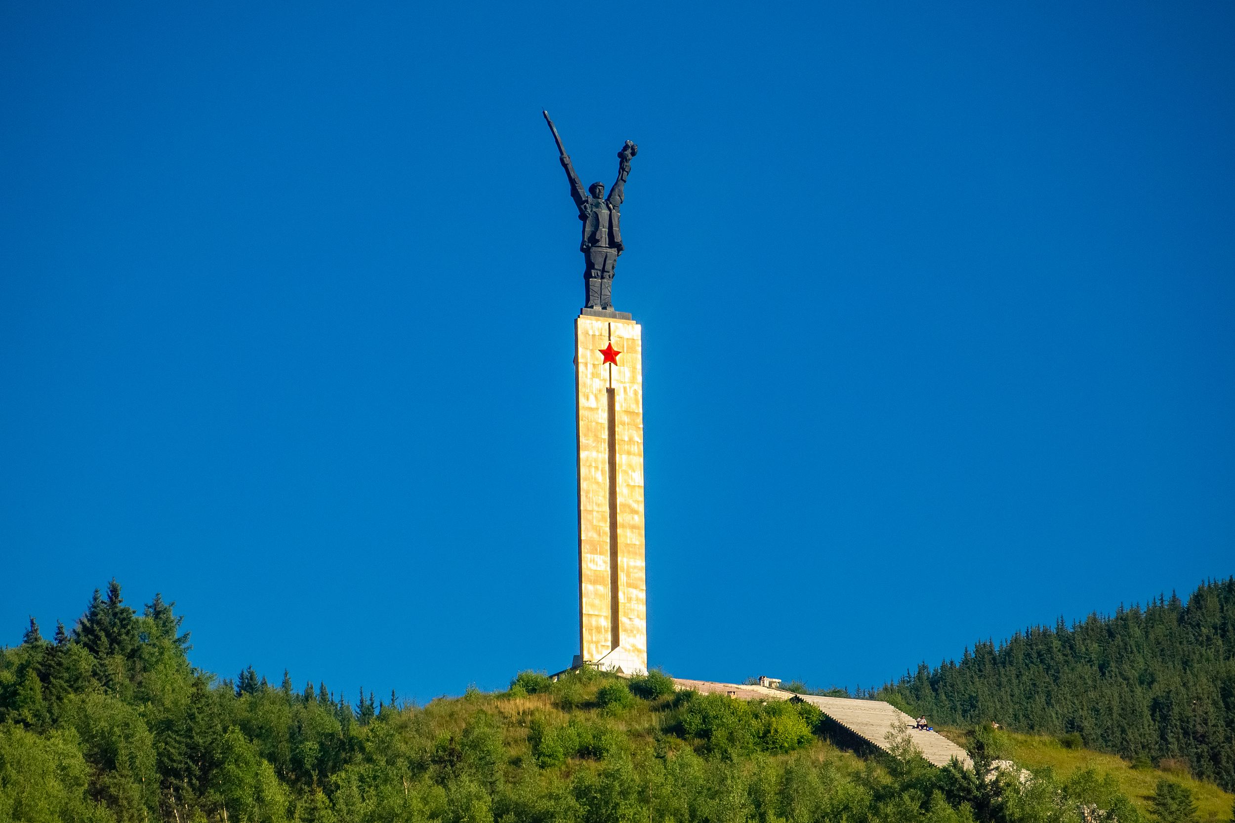 当年红军过草地怎么过的,以前红军吃草根