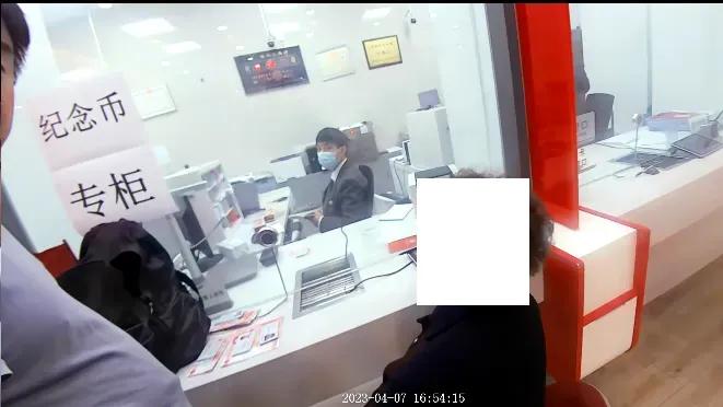 一千多张身份证,200多个身份证曝光