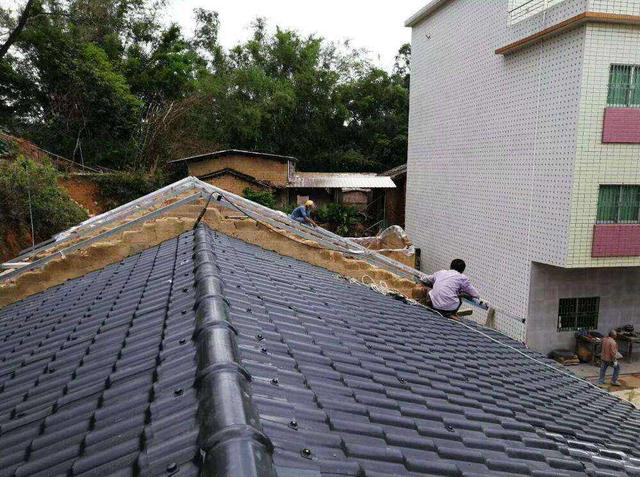 农村房盖琉璃瓦好还是树脂瓦好,农村造房子铺瓷砖出质量问题