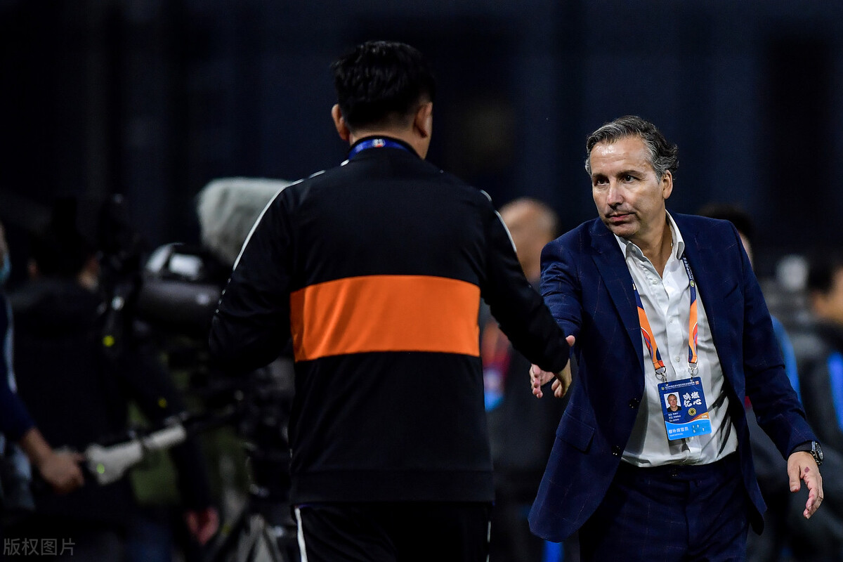 建业球迷感人,河南建业球迷欢呼