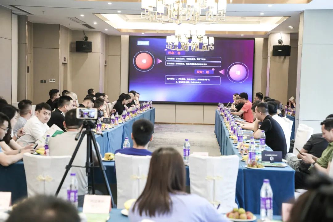 涓栫晫姹借溅璐磋啘澶ц禌,涓栫晫绗竴娆炬敼鑹茶啘