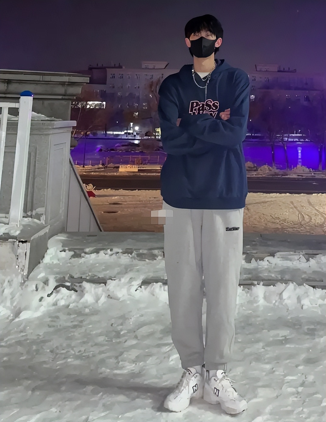 租客换灯泡报警,厦门租客换灯泡发现毒品