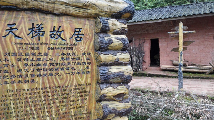 漂亮寡妇偷吃“*果禁**”，携19岁小伙隐居深山50年，创造了人间奇迹