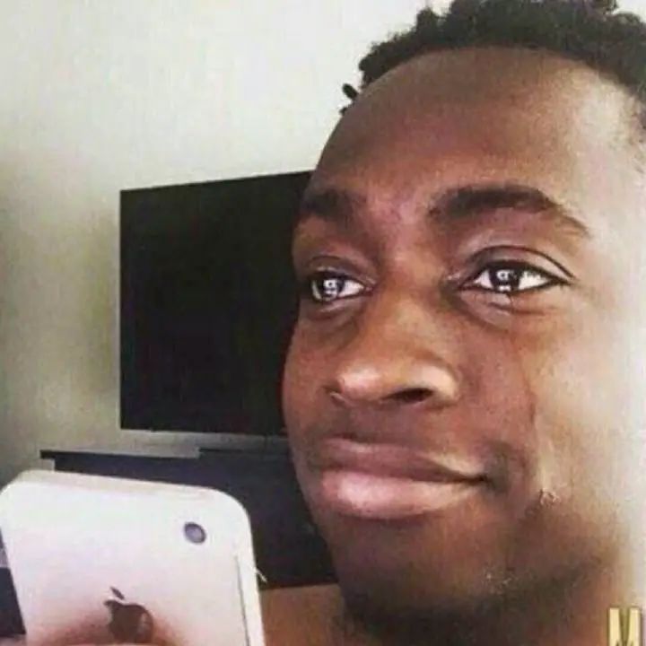 厕所哭完再等会，成年人最后的尊严