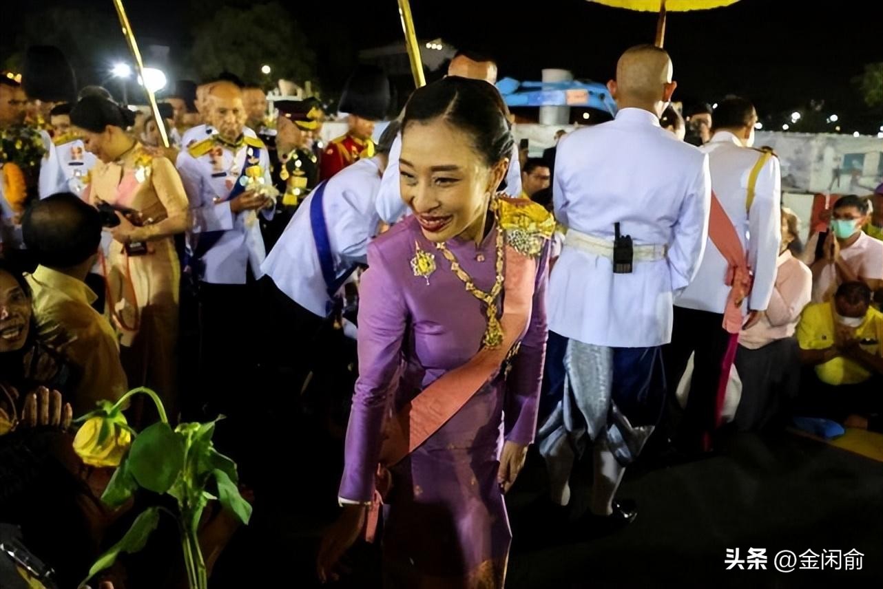 泰王和诗琳通握手,泰王室最新官方消息西拉