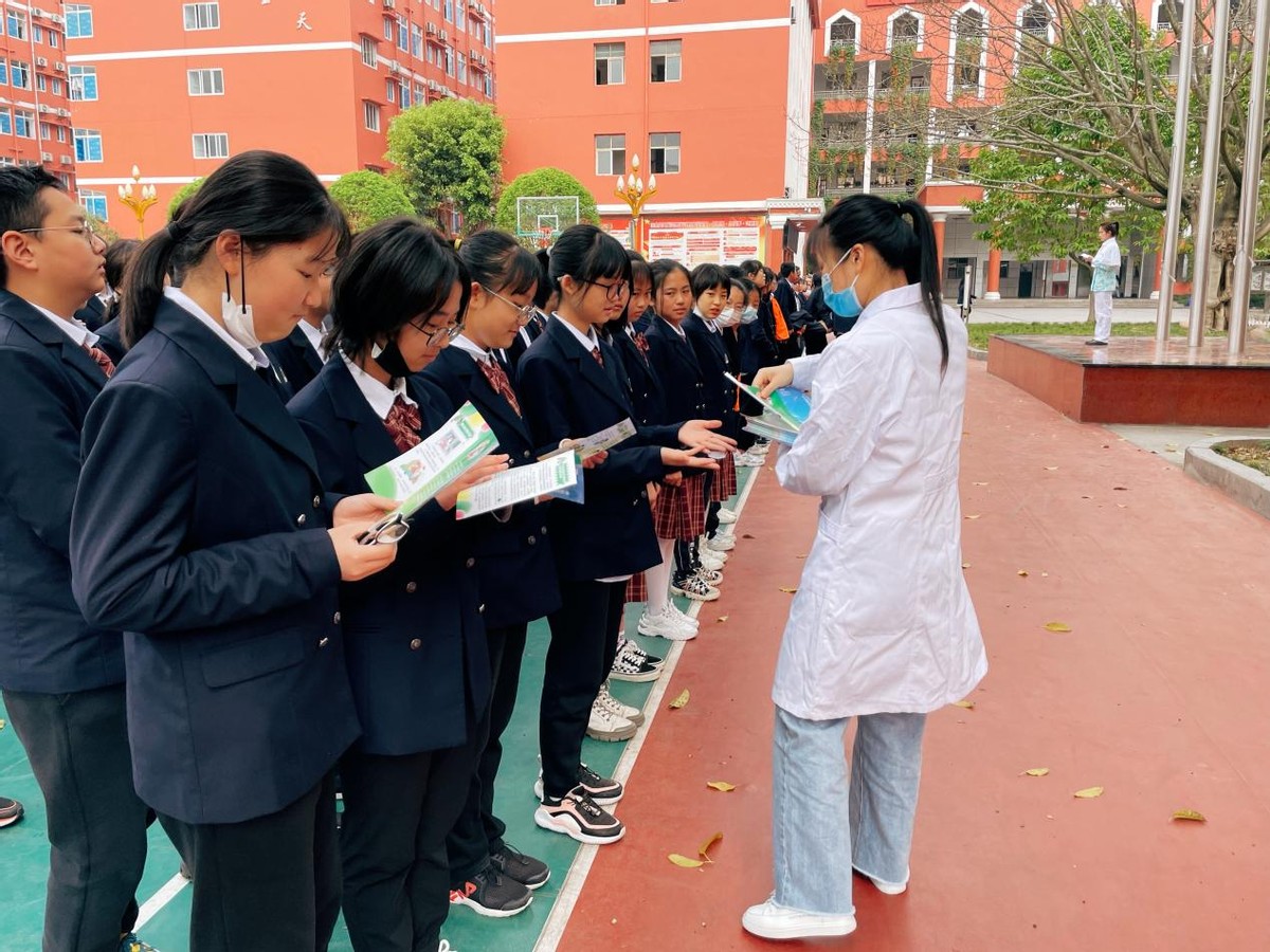 观看校园结核病防控宣传视频,结核病防控日进入校园