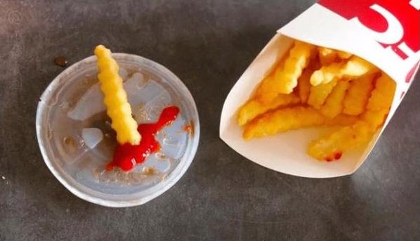 麦当劳薯条番茄酱挤在哪里,吃薯条把番茄酱撒出去