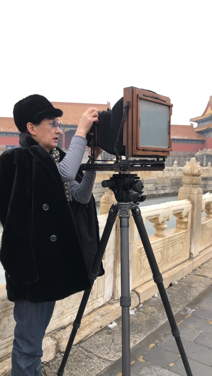 中国第一“裸模”汤加丽：走红后丈夫提出离婚，父亲骂她丢脸！