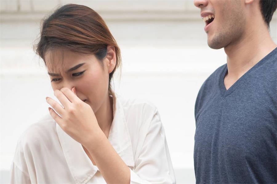 嘴巴有臭味怎么办最简单的方法,嘴巴总是有臭味怎么预防