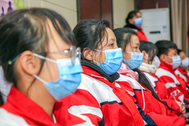 痛心疾首，通过QQ聊天，*脑洗**、隔空猥亵、强奸未成年人被执行死刑