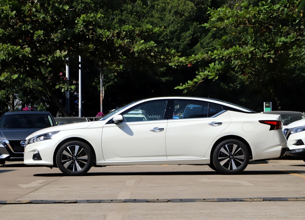 06天籁2.0l真实油耗一公里多少钱,2012年天籁2.5智享版每公里油耗