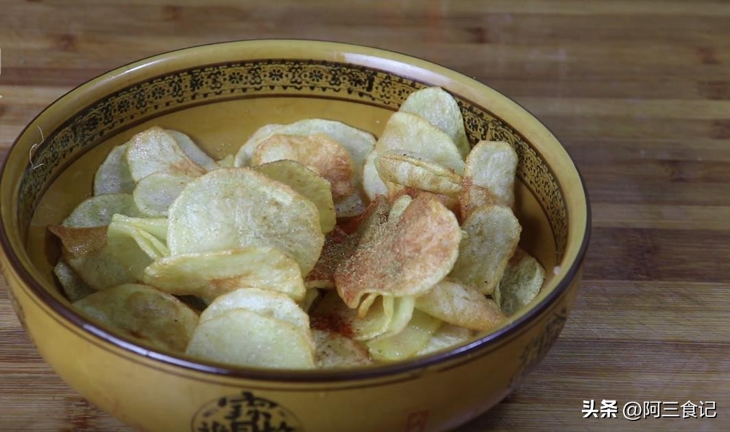 在家里也能做好吃的薯片,薯片做法赶紧学起来吧