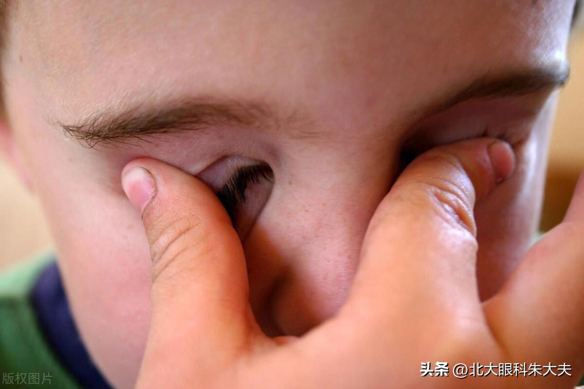 揉眼睛揉到眼睛肿了怎么办,揉眼睛揉出眼纹怎么办