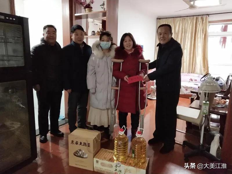 踏雪送花,风雪无阻献爱心