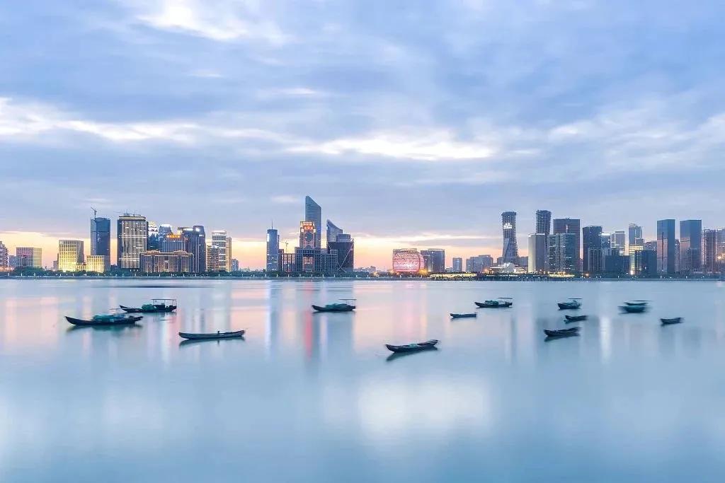 鏋佹蔼姹借溅鏉窞杞﹀睍,鐧婚《浜氳繍涔嬪穮