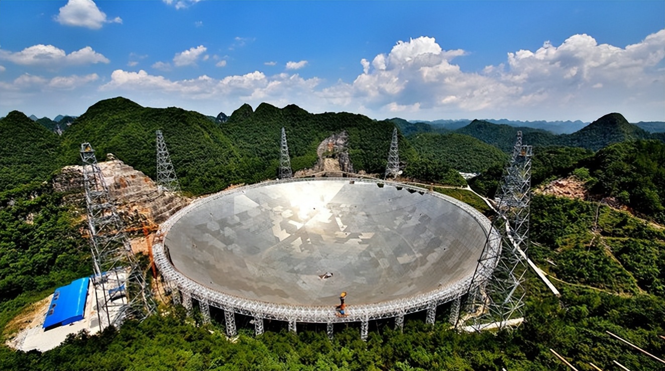 中国天眼接收到30亿光年外的强烈信号，真的是外星人？要回复吗？